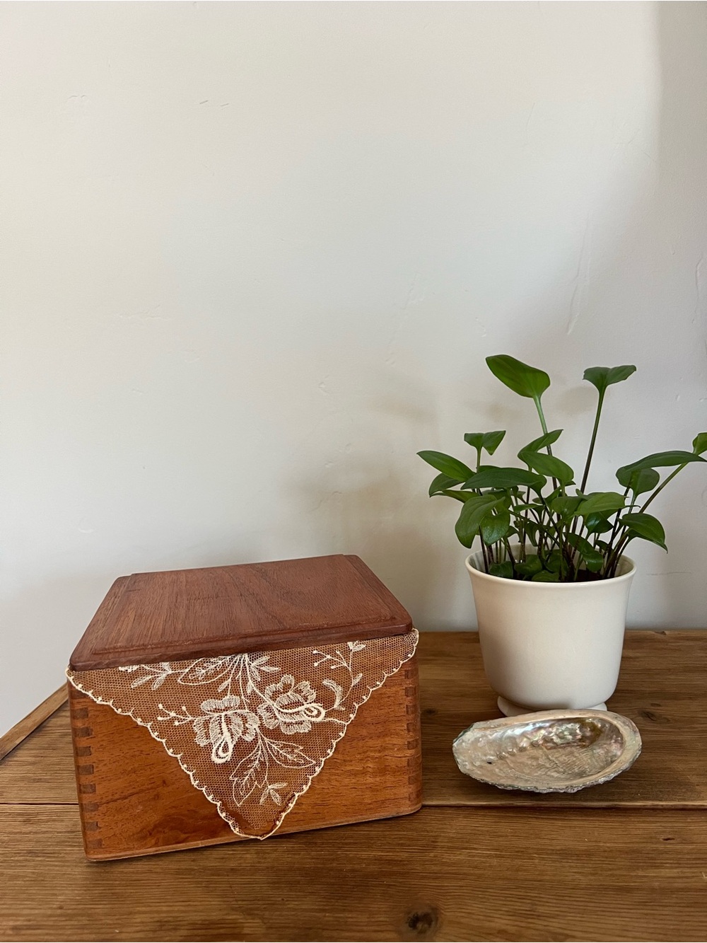 Vintage Wooden Keepsake/Jewelry Box with Floral Lace Detail